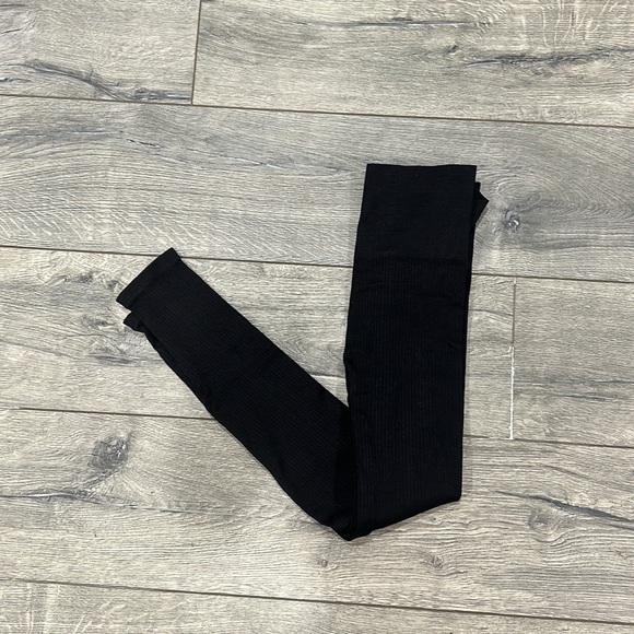 • Spanx • Look At Me Now Seamless Ribbed Black Leggings Women’s Medium - Picture 4 of 6